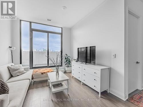 207 - 33 Frederick Todd Way, Toronto, ON - Indoor Photo Showing Living Room