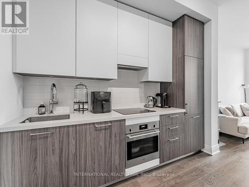 207 - 33 Frederick Todd Way, Toronto, ON - Indoor Photo Showing Kitchen