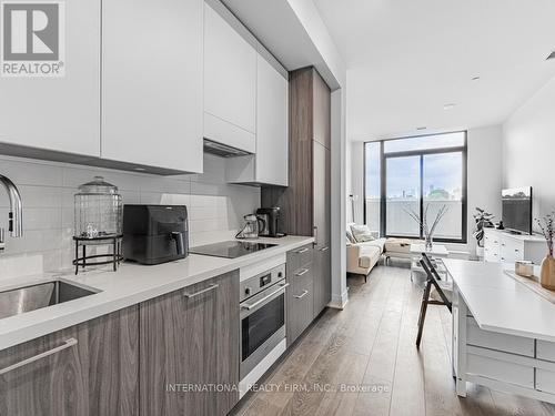 207 - 33 Frederick Todd Way, Toronto, ON - Indoor Photo Showing Kitchen