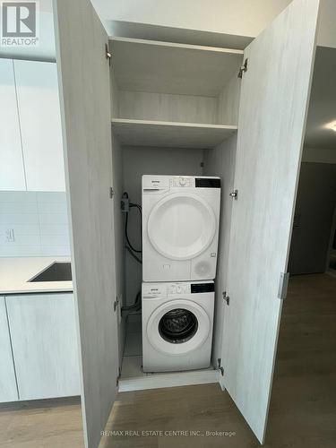 2311 - 8 Widmer Street, Toronto, ON - Indoor Photo Showing Laundry Room