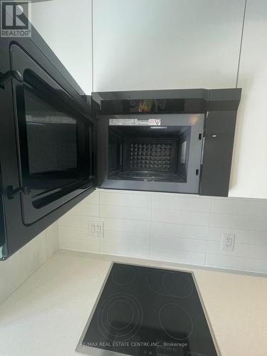 2311 - 8 Widmer Street, Toronto, ON - Indoor Photo Showing Kitchen