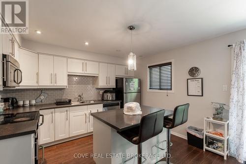 89 Conway Drive, London, ON - Indoor Photo Showing Kitchen With Double Sink