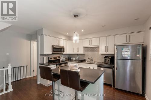 89 Conway Drive, London, ON - Indoor Photo Showing Kitchen With Stainless Steel Kitchen With Double Sink