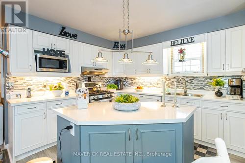 129 Main Street, Southwest Middlesex (Glencoe), ON - Indoor Photo Showing Kitchen With Double Sink With Upgraded Kitchen