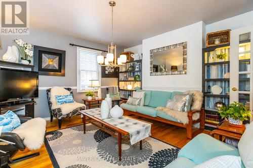 129 Main Street, Southwest Middlesex, ON - Indoor Photo Showing Living Room