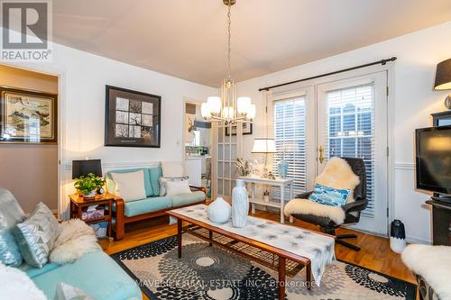 129 Main Street, Southwest Middlesex (Glencoe), ON - Indoor Photo Showing Living Room