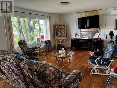 292 Morin Avenue, Edmundston, NB - Indoor Photo Showing Living Room