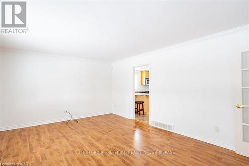 415 Hudson Drive, London, ON - Indoor Photo Showing Other Room