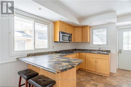 415 Hudson Drive, London, ON - Indoor Photo Showing Kitchen With Double Sink