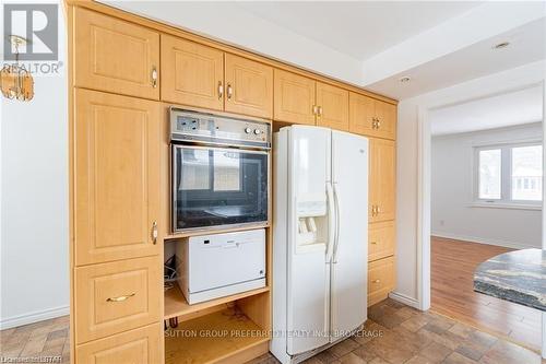 415 Hudson Drive, London, ON - Indoor Photo Showing Kitchen