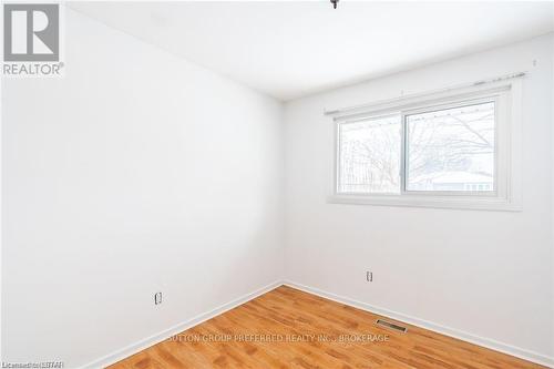 415 Hudson Drive, London, ON - Indoor Photo Showing Other Room