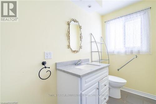 415 Hudson Drive, London, ON - Indoor Photo Showing Bathroom