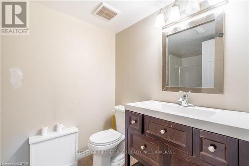 415 Hudson Drive, London, ON - Indoor Photo Showing Bathroom