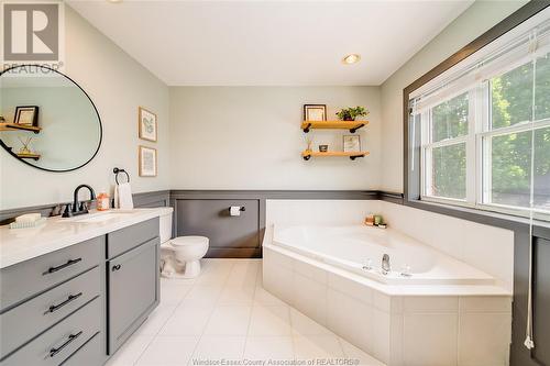1255 Lakeview, Windsor, ON - Indoor Photo Showing Bathroom