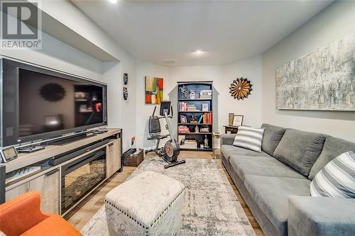 1255 Lakeview, Windsor, ON - Indoor Photo Showing Living Room