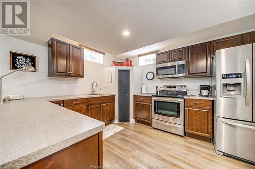 1255 Lakeview, Windsor, ON - Indoor Photo Showing Kitchen