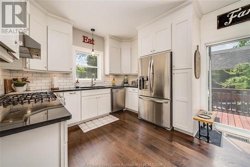 1255 Lakeview, Windsor, ON - Indoor Photo Showing Kitchen With Upgraded Kitchen