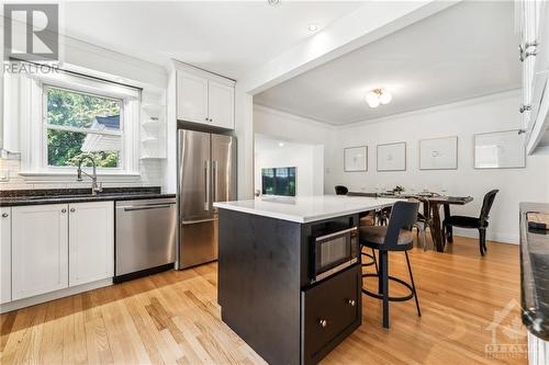 39 Fuller Street, Ottawa, ON - Indoor Photo Showing Kitchen With Upgraded Kitchen