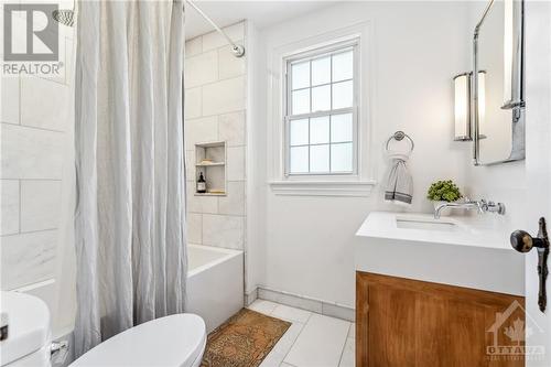 39 Fuller Street, Ottawa, ON - Indoor Photo Showing Bathroom