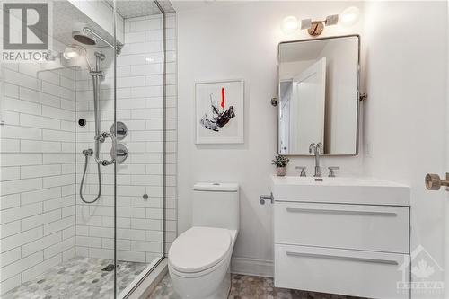 39 Fuller Street, Ottawa, ON - Indoor Photo Showing Bathroom