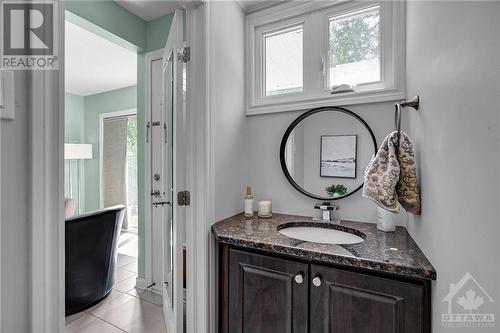 1011 Pinewood Crescent, Ottawa, ON - Indoor Photo Showing Bathroom