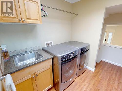 6990 Terrace Street, Powell River, BC - Indoor Photo Showing Laundry Room