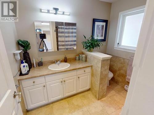 6990 Terrace Street, Powell River, BC - Indoor Photo Showing Bathroom