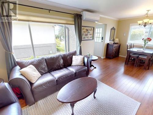 6990 Terrace Street, Powell River, BC - Indoor Photo Showing Living Room