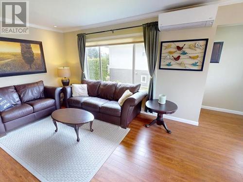 6990 Terrace Street, Powell River, BC - Indoor Photo Showing Living Room