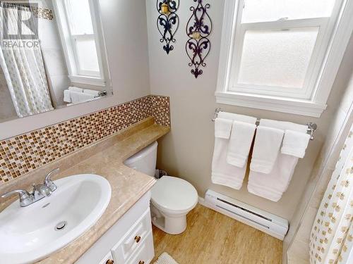 6990 Terrace Street, Powell River, BC - Indoor Photo Showing Bathroom