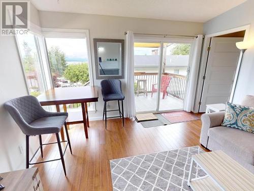 6990 Terrace Street, Powell River, BC - Indoor Photo Showing Living Room