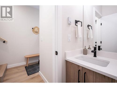 1233 Douglas Street, Revelstoke, BC - Indoor Photo Showing Bathroom