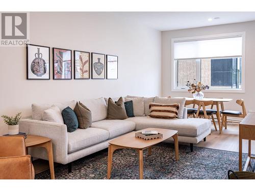 1233 Douglas Street, Revelstoke, BC - Indoor Photo Showing Living Room