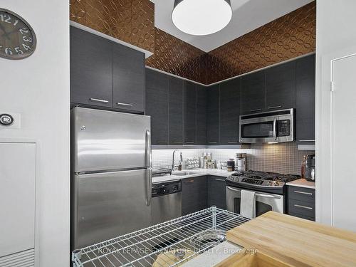 219-510 King St E, Toronto, ON - Indoor Photo Showing Kitchen With Upgraded Kitchen