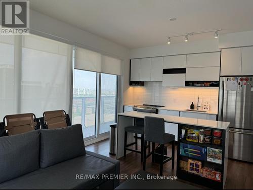 2303 - 4065 Confederation Parkway, Mississauga (City Centre), ON - Indoor Photo Showing Kitchen