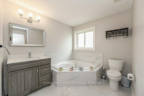 12 Hayloft Crt, Brampton, ON - Indoor Photo Showing Bathroom