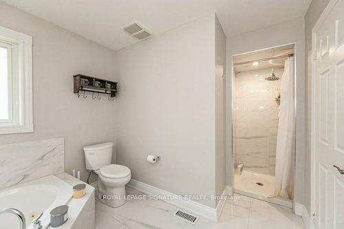 12 Hayloft Crt, Brampton, ON - Indoor Photo Showing Bathroom