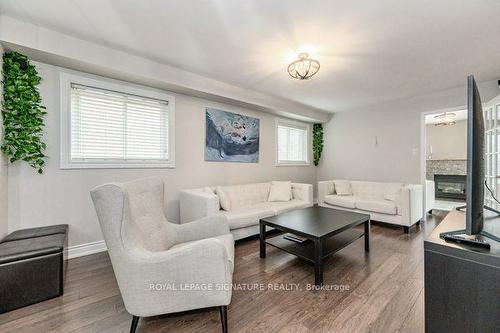 12 Hayloft Crt, Brampton, ON - Indoor Photo Showing Living Room