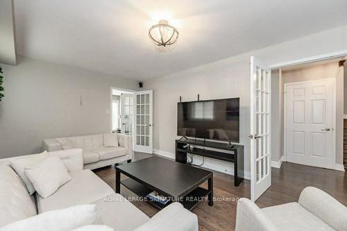 12 Hayloft Crt, Brampton, ON - Indoor Photo Showing Living Room