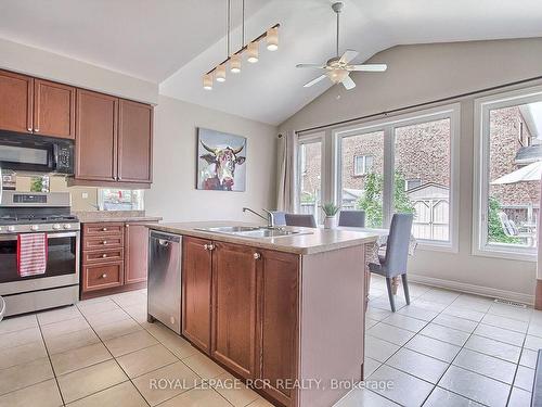 124 Downy Emerald Dr, Bradford West Gwillimbury, ON - Indoor Photo Showing Kitchen With Double Sink