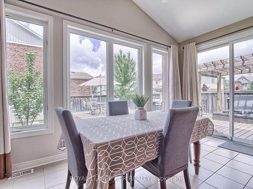 124 Downy Emerald Dr, Bradford West Gwillimbury, ON - Indoor Photo Showing Dining Room