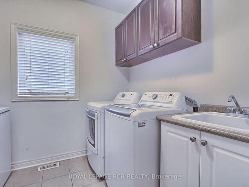 124 Downy Emerald Dr, Bradford West Gwillimbury, ON - Indoor Photo Showing Laundry Room