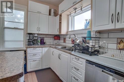 729 9Th Street E, Saskatoon, SK - Indoor Photo Showing Kitchen With Double Sink