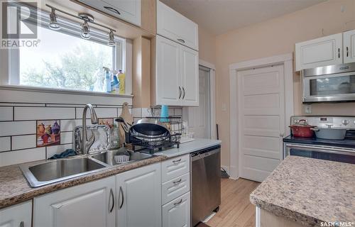 729 9Th Street E, Saskatoon, SK - Indoor Photo Showing Kitchen With Double Sink