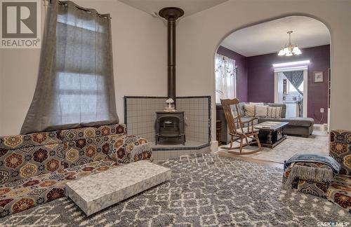 729 9Th Street E, Saskatoon, SK - Indoor Photo Showing Living Room With Fireplace