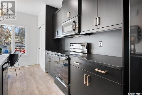 960 Edgar Street, Regina, SK - Indoor Photo Showing Kitchen