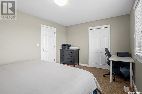 407 Hampton Circle, Saskatoon, SK - Indoor Photo Showing Bedroom