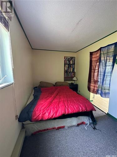 28 Oak Bay, Round Lake, SK - Indoor Photo Showing Bedroom