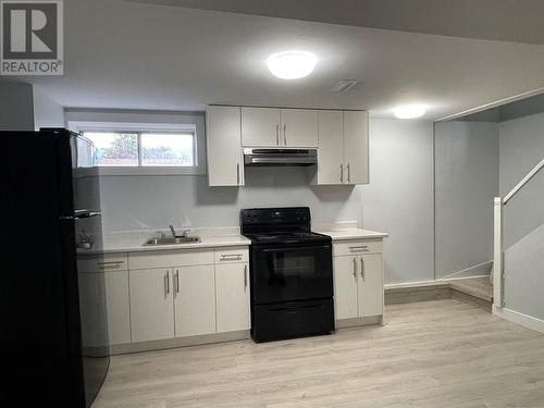 465 Donhauser Road, Kelowna, BC - Indoor Photo Showing Kitchen