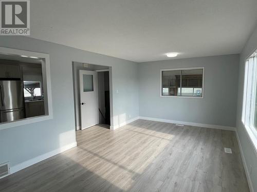 465 Donhauser Road, Kelowna, BC - Indoor Photo Showing Living Room